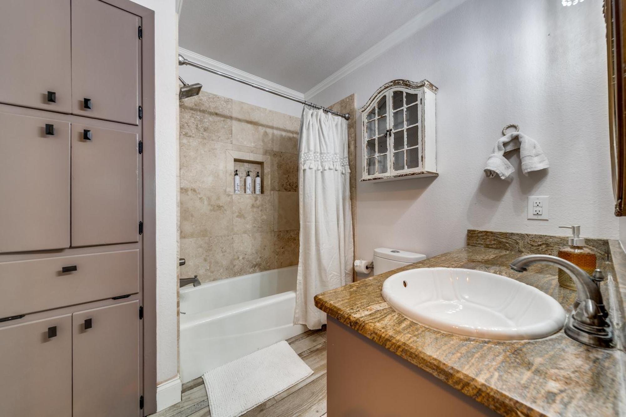 Charming Pet Friendly 4 Bdrm Home Mins To Main St And Wineries Фредериксберг Экстерьер фото